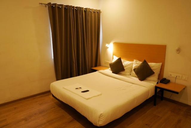 Treetops Inn Chennai Bagian luar foto